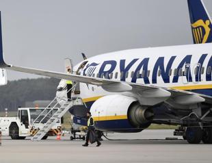 Ryanair returns to profit, eyes strong outlook