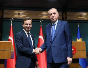 Türkiye, Sweden vow to expand ties amid NATO talks