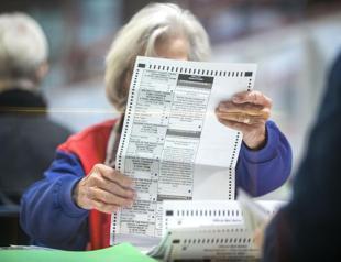 US Democrats maintain Senate majority