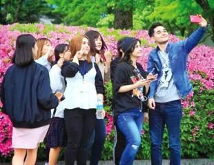 Turkish influencer shoots videos in South Korea