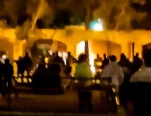 Iran protesters set fire to Khomeinis ancestral home