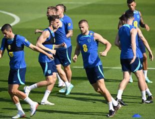 England launches bid with eye on World Cup glory