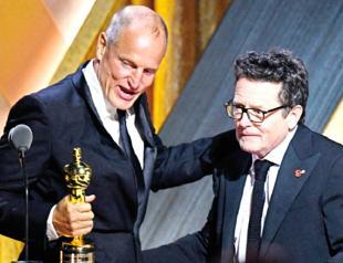 Parkinson’s activist Fox gets honorary Oscar
