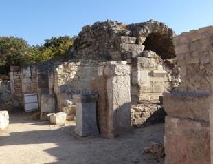 Wall of Odeon regains ancient look