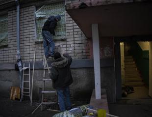 Pockets of shelling across Ukraine as wintry warfare looms