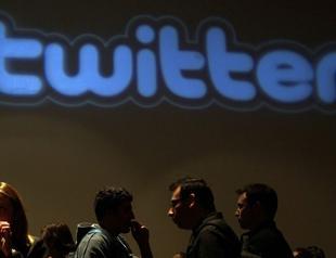 Twitter owner Musk signals new ‘war’ against Apple