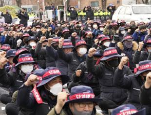 Thousands protest in South Korea in support of truckers