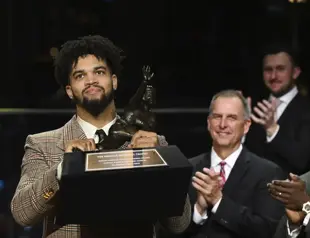 Caleb Williams wins Heisman Trophy