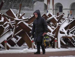 Explosions rock center of Ukrainian capital