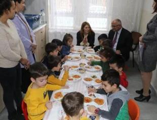 All pre-school students to be given free meals: Minister