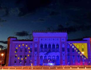 EU leaders grant Bosnia candidate status for membership