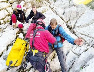 Russian tourists stranded on mountain for 11 hours rescued