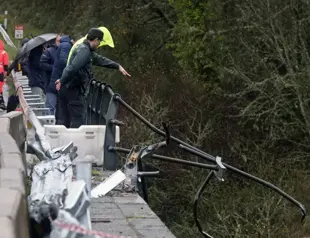 7th body discovered after bus plunged into Spanish river