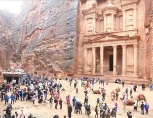 Petra ancient site reopened to tourists