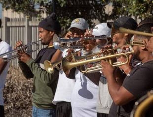 Trumpets and colors return to Cape Town carnival
