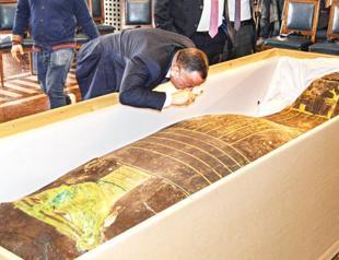 Egypt recovers 2,700-year-old sarcophagus lid from US