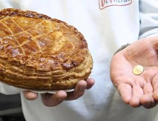 Digging for gold inside an Epiphany cake
