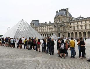 Paris museum numbers recover but still hit by pandemic