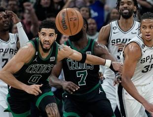 Tatum scores 34 as Celtics hold off Spurs