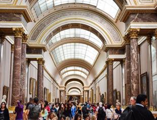 Louvre Paris limits visitor numbers