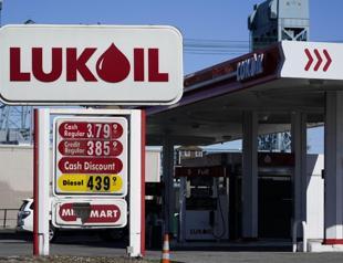 Lukoil agrees deal to sell Italian refinery