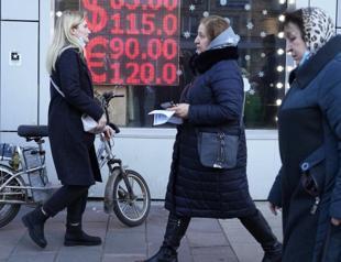 Russia runs budget deficit as defense spending rises