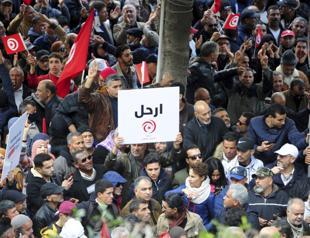 Hundreds of Tunisians rally against economic crisis