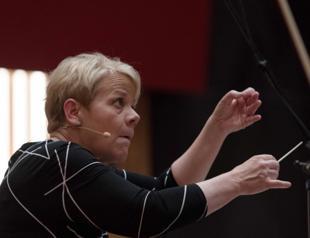 Top woman conductor says Blanchett’s ‘Tar’ is ‘misogynistic’