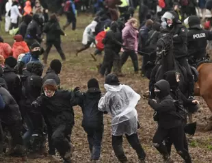 German police finish clearing site of violent anti-coal protests