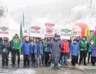 Azerbaijani activists protest ‘carrying of weapons through Lachin corridor’
