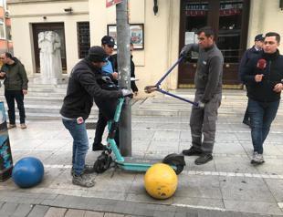 E-scooters occupying sidewalks removed in Kadıköy