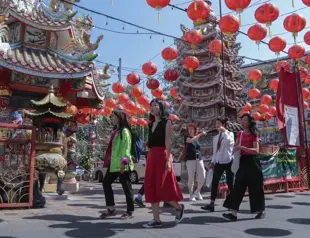 Asia travel hotspots quiet as Chinese tourists stay away