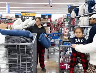 Walmart lifts wages at US stores again