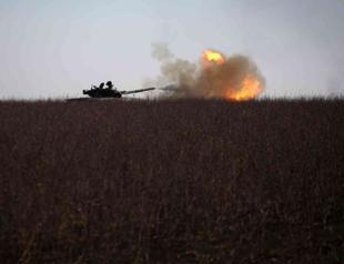 Ukraines Bakhmut evacuates as Russia claims to be nearing