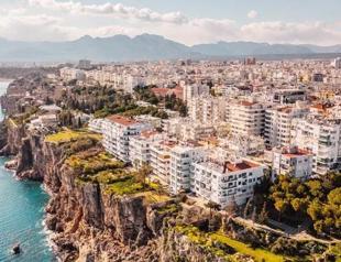 Unlicensed foreign realtors selling houses through social media