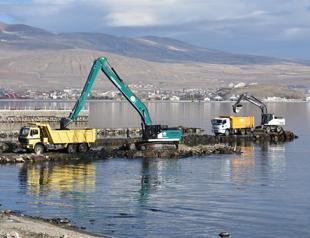 Over 800,000 cubic meters of bottom mud removed from Lake Van