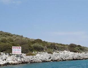 Island put on sale for 220 million liras