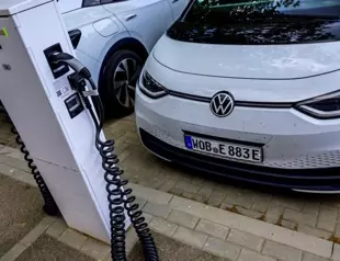 Electric cars gain record market share in Europe