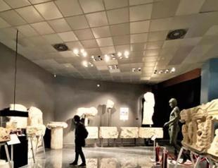 Visitors rush to see returned treasures