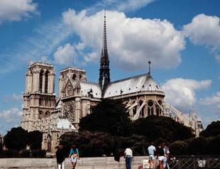 Notre-Dame to regain spire this year and reopen end-2024