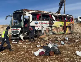 Passenger bus accident kills 8, hurts 37 in Afyonkarahisar