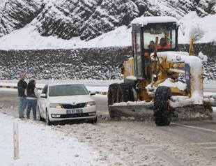 Heavy storms, snowfall cripple life in Istanbul