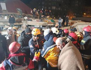 Death toll rises after major quakes rock country’s south