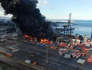 Massive fire breaks out in İskenderun Port