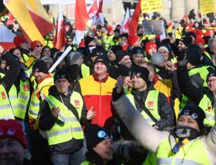 German industrial output plunges in December