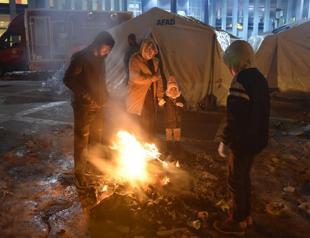 Death toll soars after major quakes rock country’s south