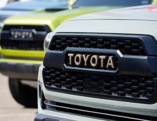 Toyota keeps profit forecasts despite issues