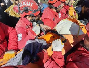 Teams pull out survivors from rubble after 3 days