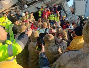Rescuers race to find Türkiye quake survivors as death toll rises