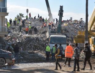 People still being rescued as death toll rises